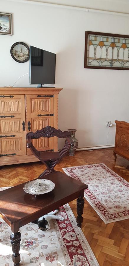 La Mihai Lupeni  Luaran gambar